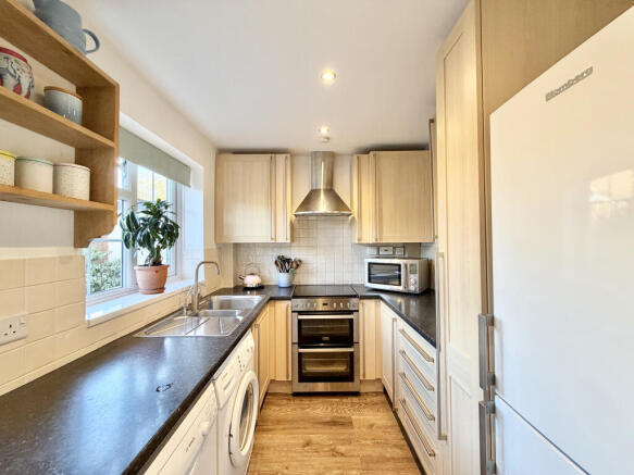 Wimborne Close, Taunton, Somerset photo 4