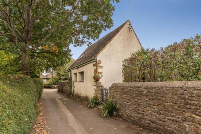 2-bed house on Royal Oak Lane, Middleton Cheney, £285,000