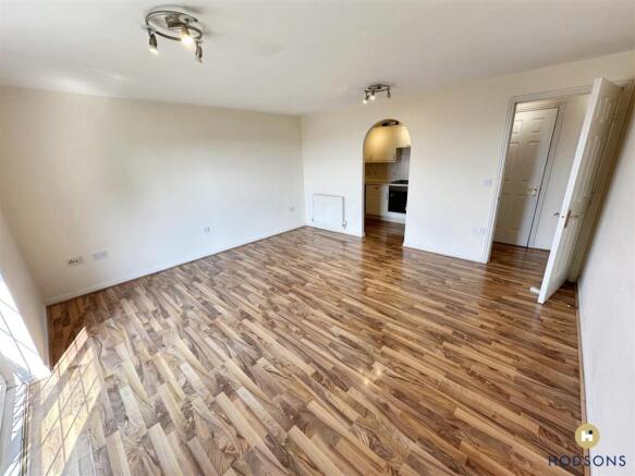 2 bed Apartment to rent Image 5