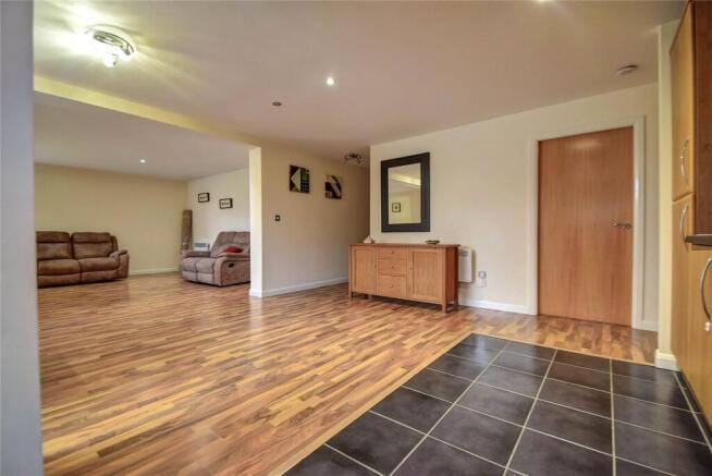 2 bed Flat to rent Image 9