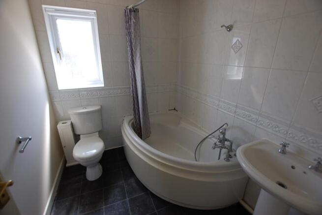 4 bed Detached to rent Image 12