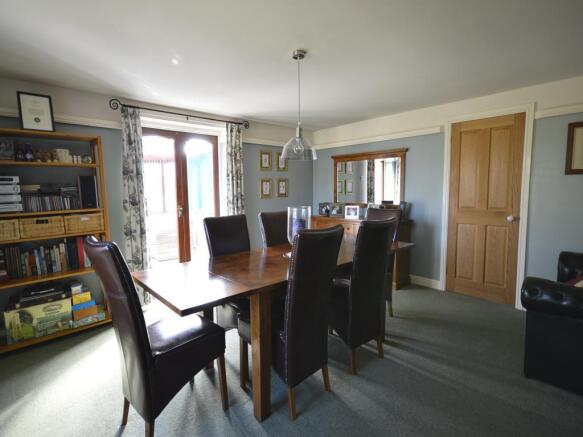 Sitting Room / Dining Room