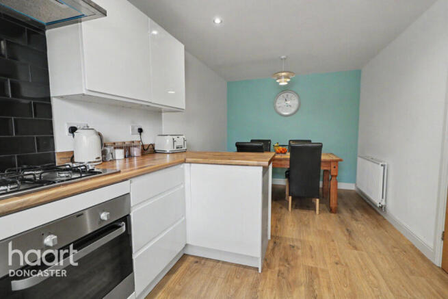 3 bed Semi-Detached for sale Image 10