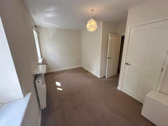 3 bed Terraced to rent Image 4