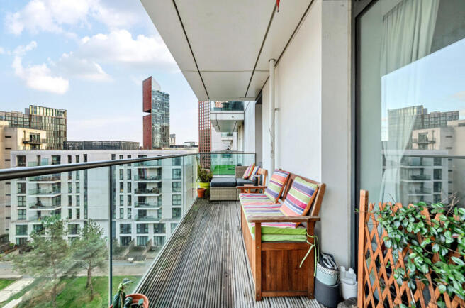 1387204-3-693a2f0...