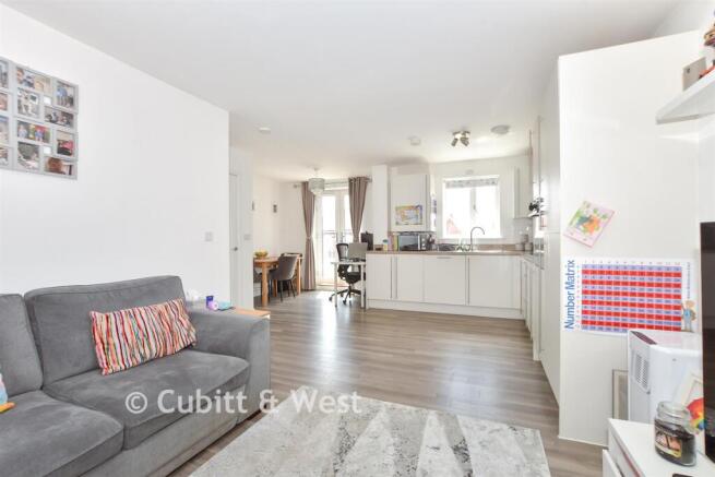Daffodil Crescent, Crawley, West Sussex photo 4