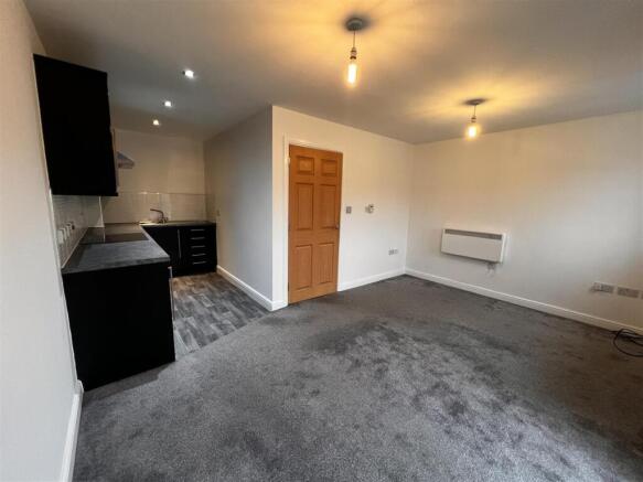 2 bed Apartment for sale Image 4