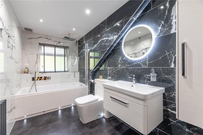 7 bed Detached for sale Image 5