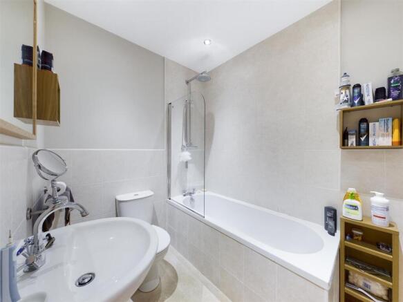 2 bed Flat for sale Image 7