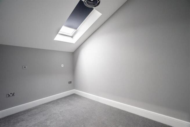 2 bed Mews to rent Image 9