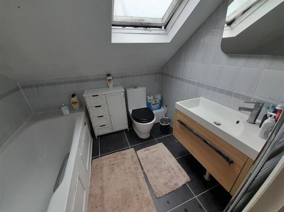 Bathroom 1.jpg