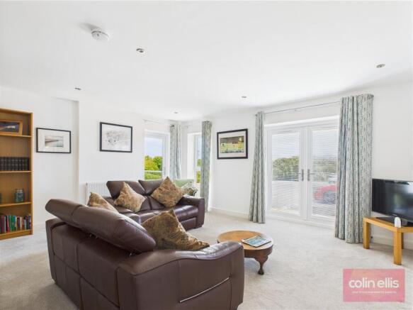 2 bed Ground Flat for sale Image 5