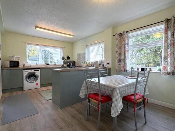 Ryecroft, Welbourn Road, Brant Broughton, Lincoln photo 3