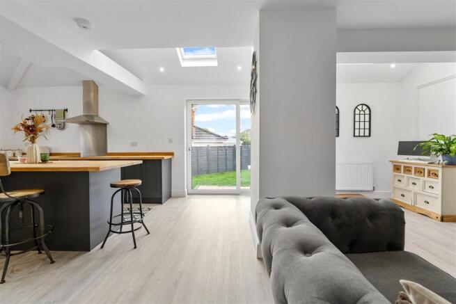 4 bed Semi-Detached for sale Image 6