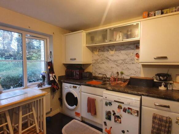 Kitchen 2.jpg