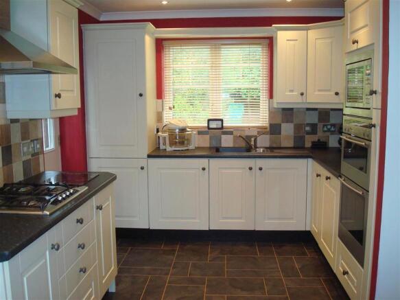 P003240 Kitchen.JPG