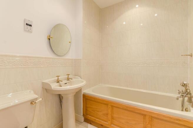 2 bed Terraced to rent Image 7