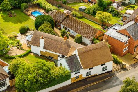Sutton Street, Flore, Northampton, Northamptonshire, NN7