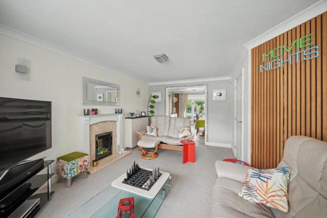 5 bed Detached for sale Image 7