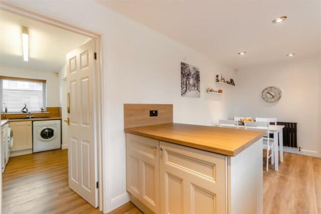 8583379-interior04.jpg
