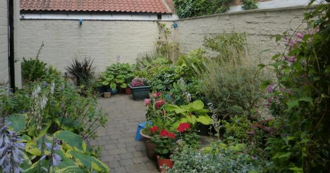 COURTYARD GARDEN