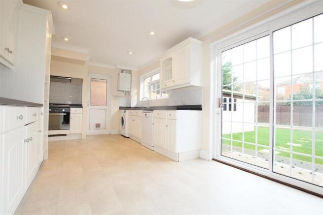 KITCHEN / DINING ROOM