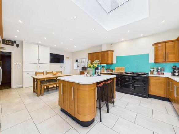 6 Shaftesbury Avenue, Goring-by-Sea, Worthing, BN12 4EB photo 4