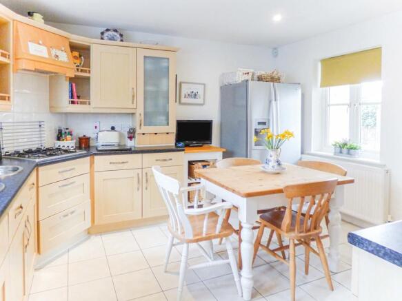Kitchen/Breakfast...