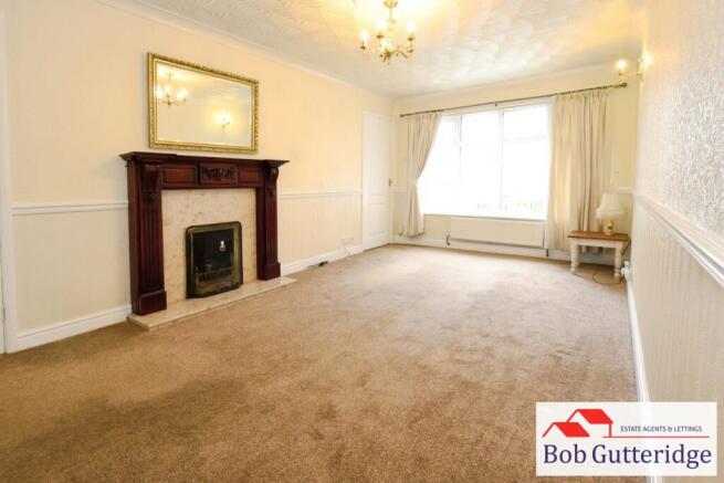LOUNGE / DINING ROOM