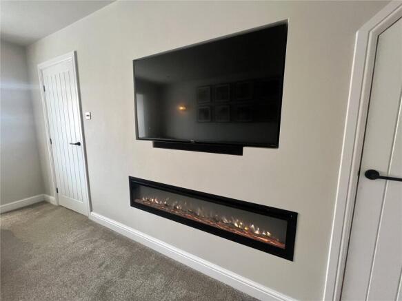 4 bed Detached for sale Image 5