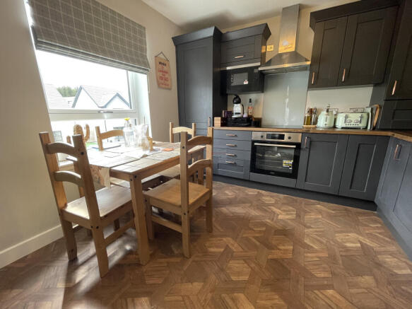 Kitchen 2.JPG