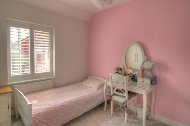 Bedroom (Rear)