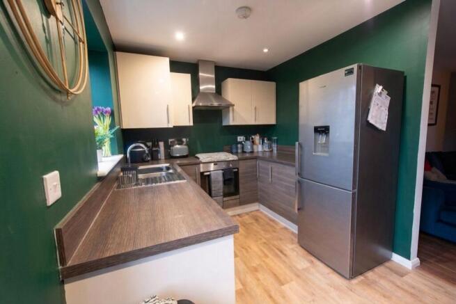 3 bed Semi-Detached for sale Image 6