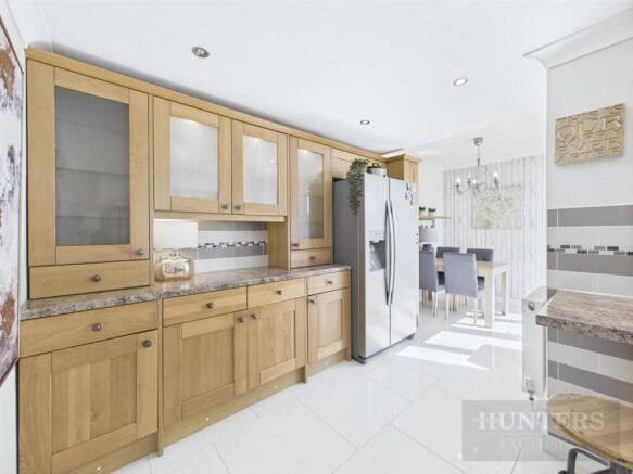 4 bed Detached for sale Image 7