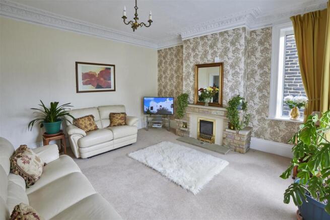 5 bed Semi-Detached for sale Image 7