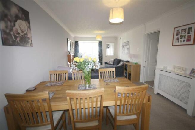 LOUNGE/DINING ROOM