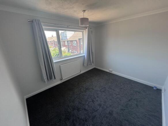 3 bed Semi-Detached to rent Image 11