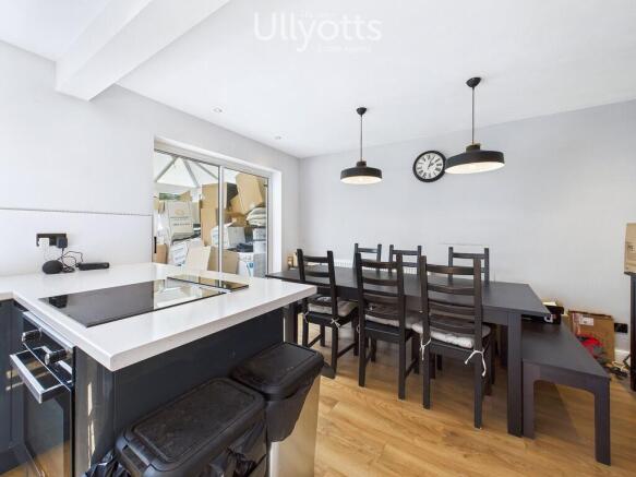 4 bed Detached for sale Image 4