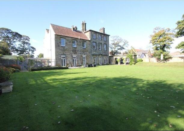 Lawned Gardens