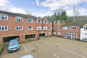 27, Stuart Court, Town End Street, Godalming GU7 1BJ