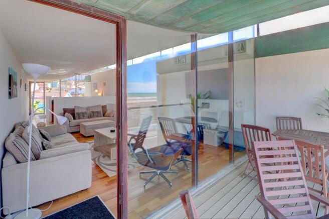 Lounge balcony ii.jpg