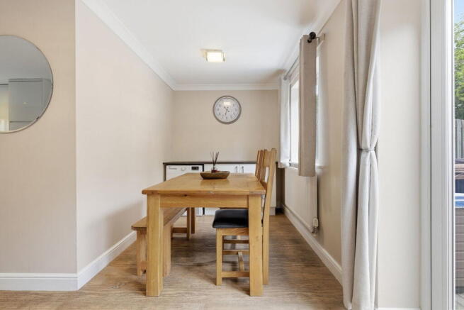 4 bed Town House for sale Image 4