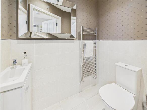 5 bed Detached for sale Image 6