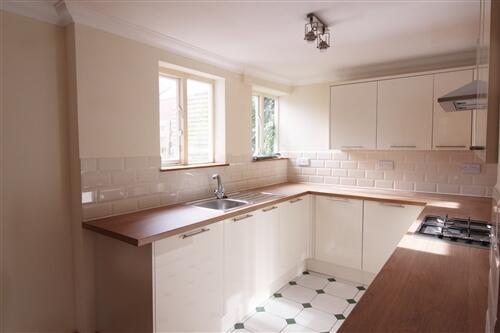 4 bed House to rent Image 4