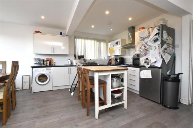 3 Cresta Court, Primley Park Garth, Leeds, West Yorkshire photo 3