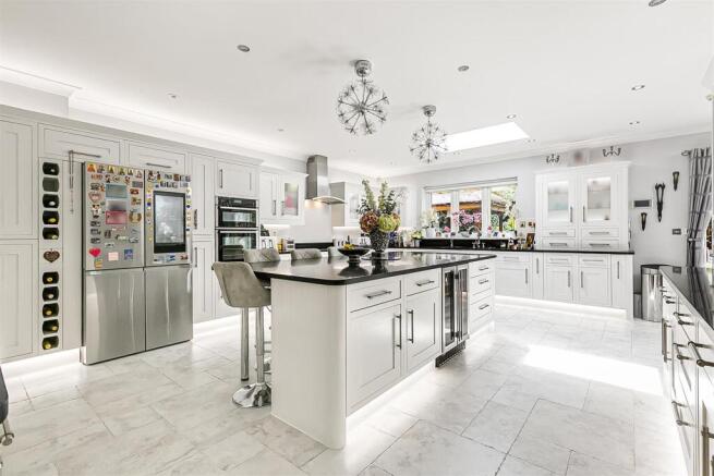 KITCHEN/DINER (PIC 2)