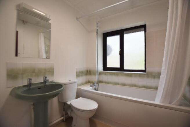 20 Kidd Close new bathroom