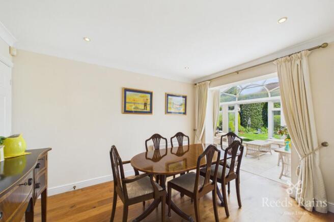 5 bed Detached for sale Image 8
