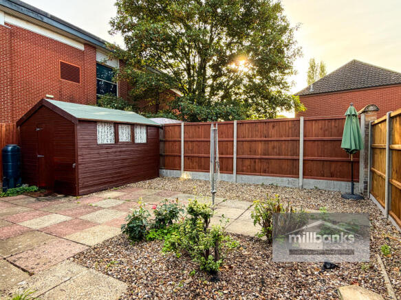 Yew Tree Road, Attleborough, Norfolk photo 4