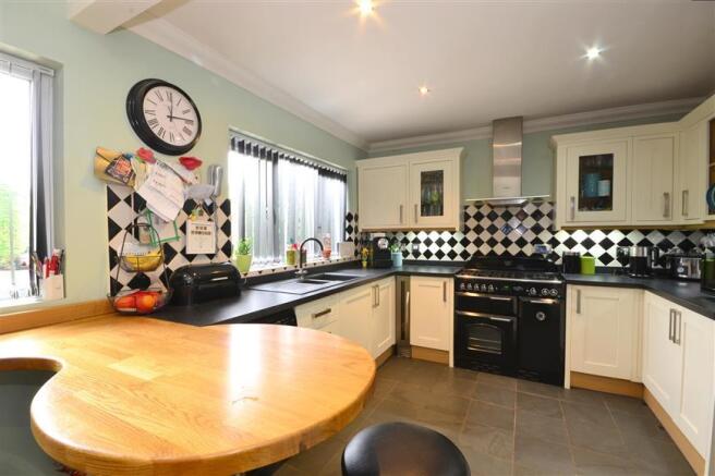 Kitchen/ Breakfast Area